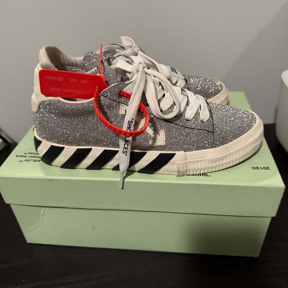 Off-White Low Vulcanized Silver Glitter Sneakers
Size 8
